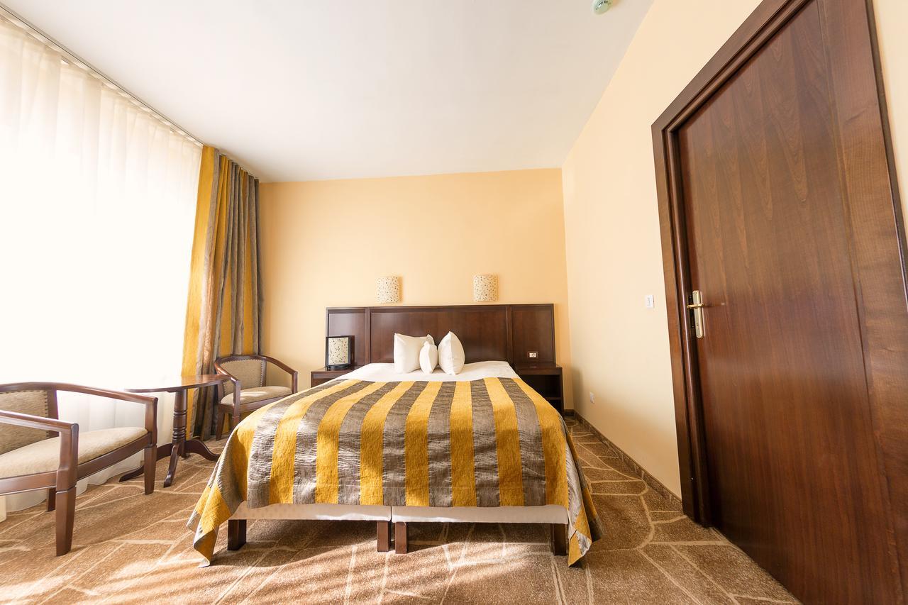 Hotel Parc ألبا يوليا المظهر الخارجي الصورة