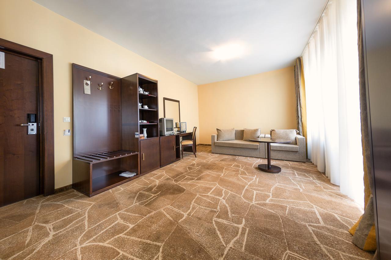 Hotel Parc ألبا يوليا المظهر الخارجي الصورة