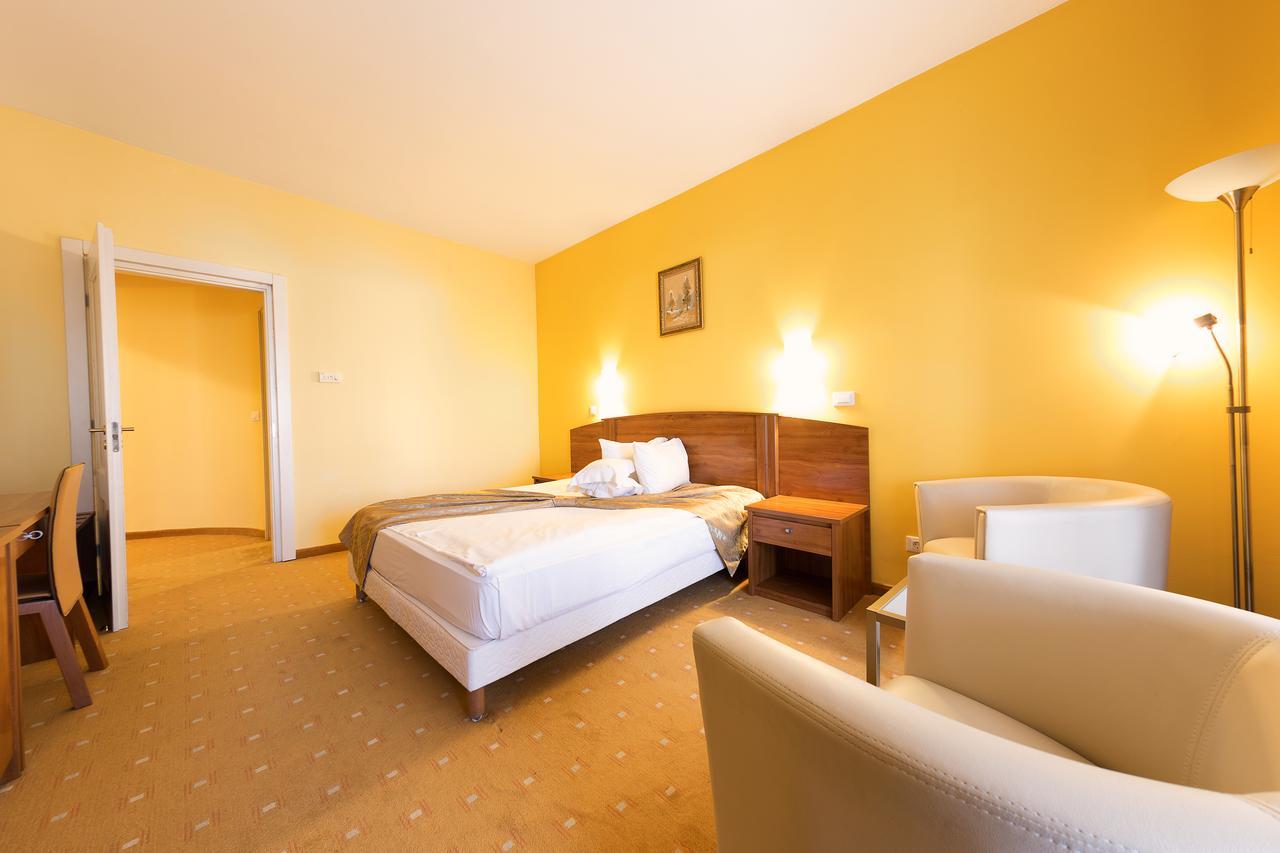 Hotel Parc ألبا يوليا المظهر الخارجي الصورة