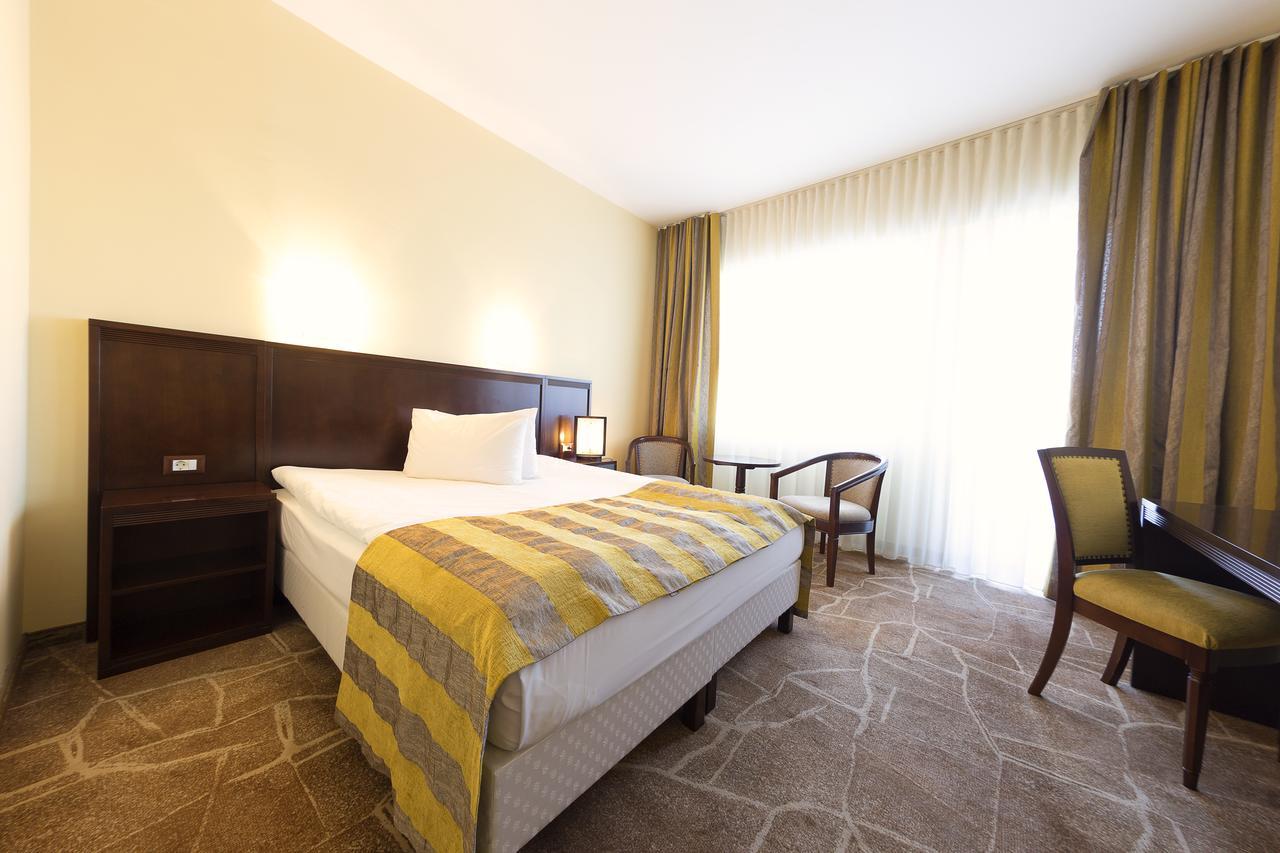 Hotel Parc ألبا يوليا المظهر الخارجي الصورة