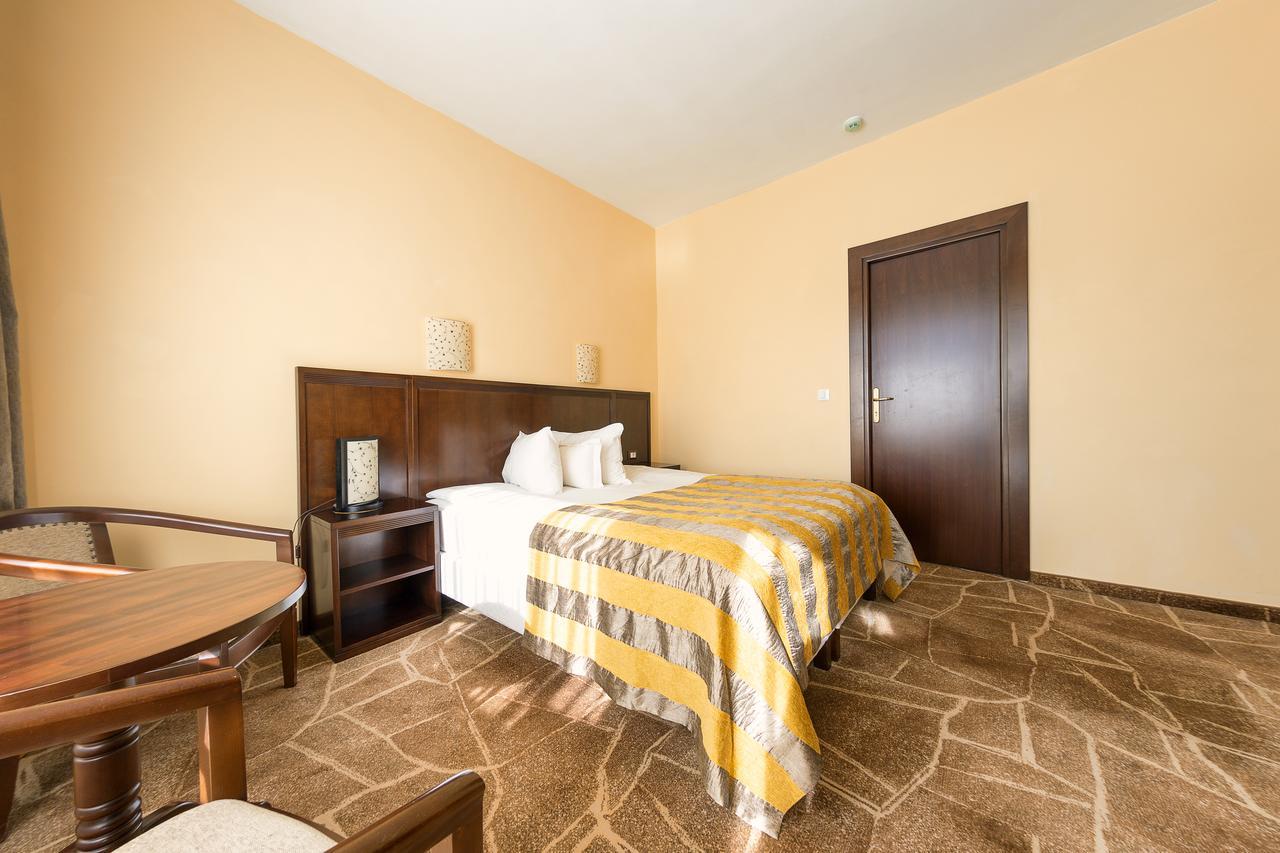 Hotel Parc ألبا يوليا المظهر الخارجي الصورة